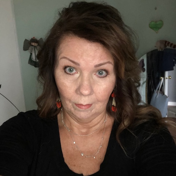 Meet your Posher, Colleen - Picture 1 of 1